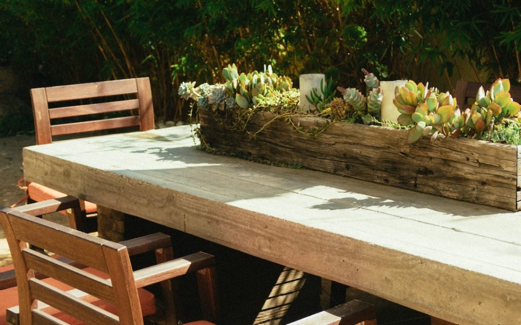 Gartentisch mit Stühlen