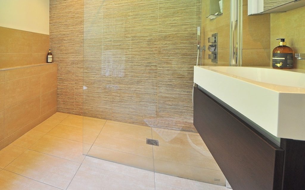Waschbecken mit Unterschrank