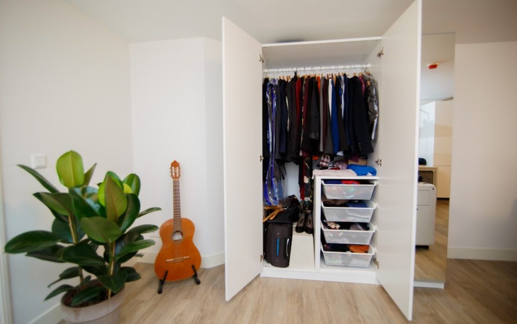 Drehtürenschrank